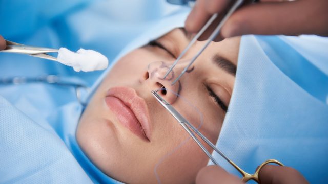 faire de la chirurgie esthétique